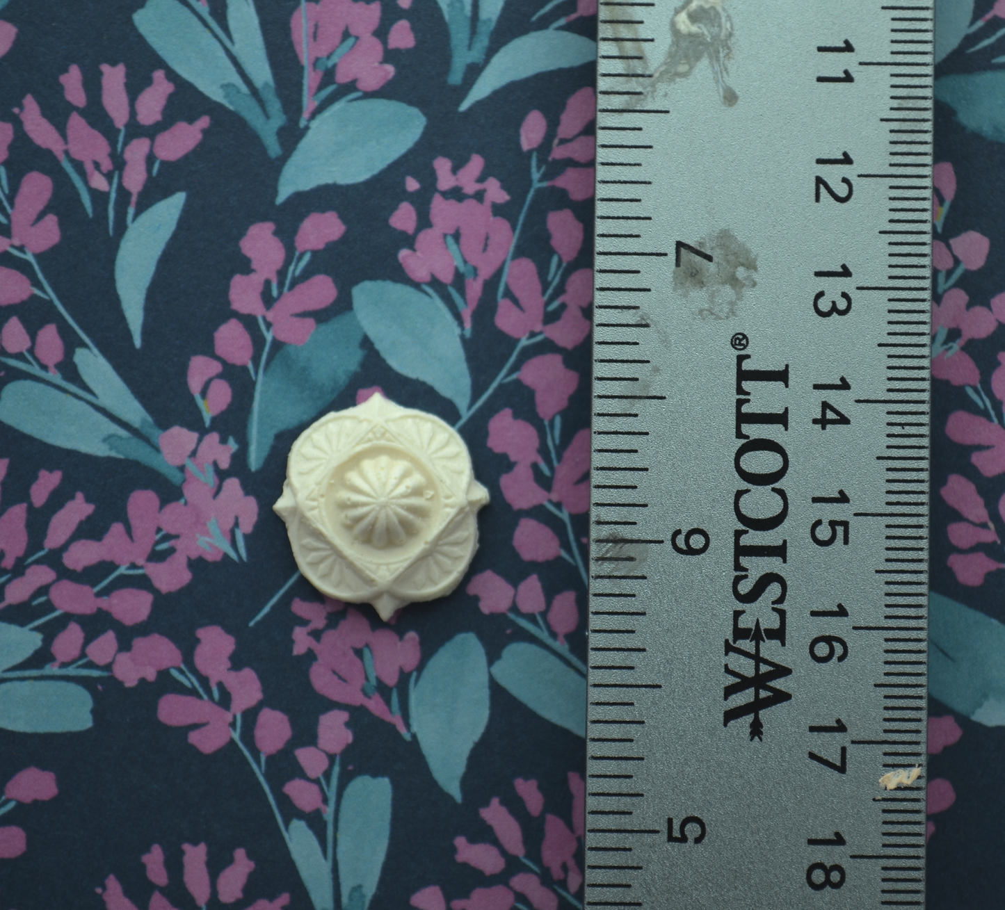 Sunrise Button Appliqué, Four (4) Count | Ornamentation for Dollhouse Miniatures