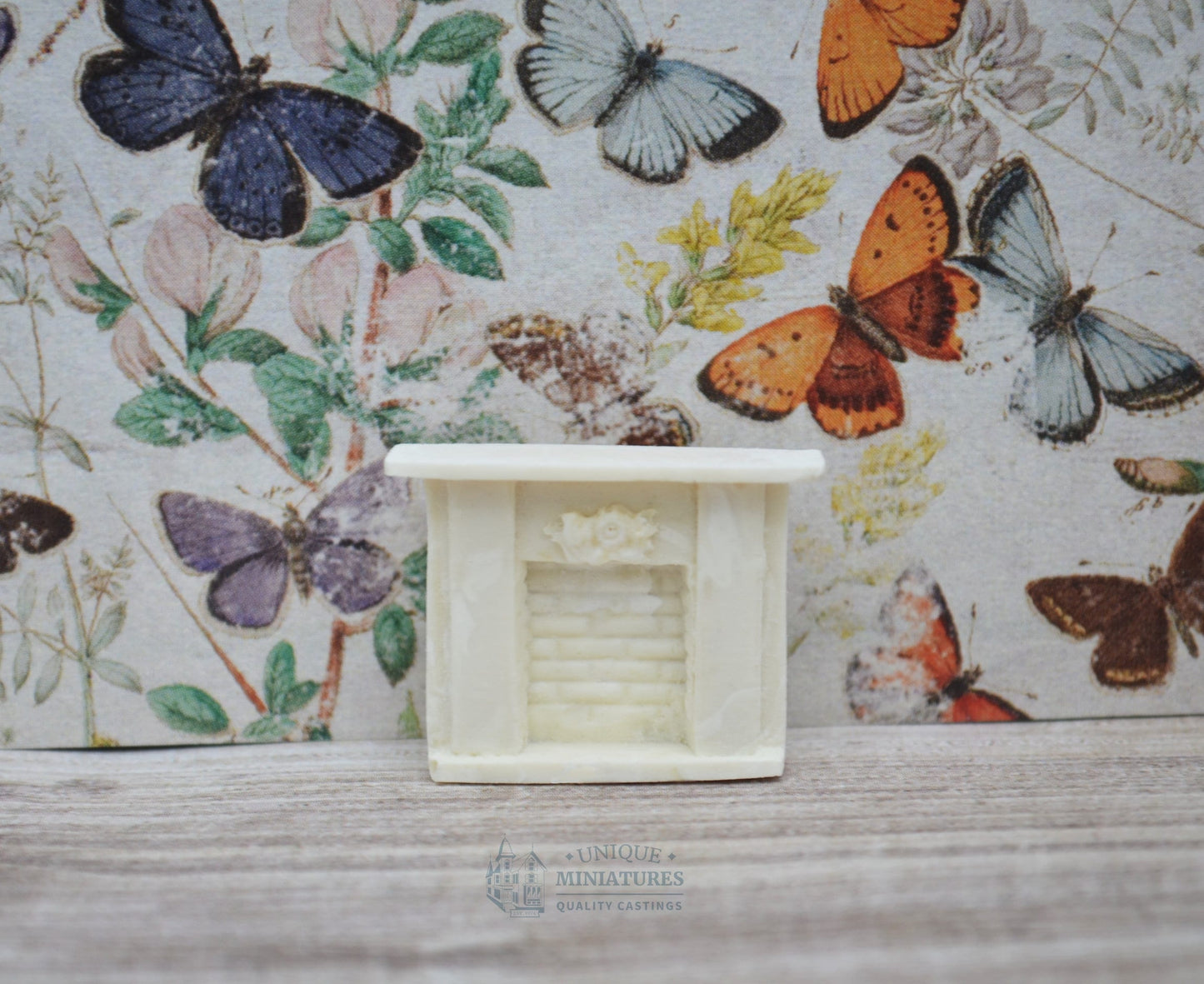 Tiny Rose Crest Fireplace | Ornamentation for Dollhouse