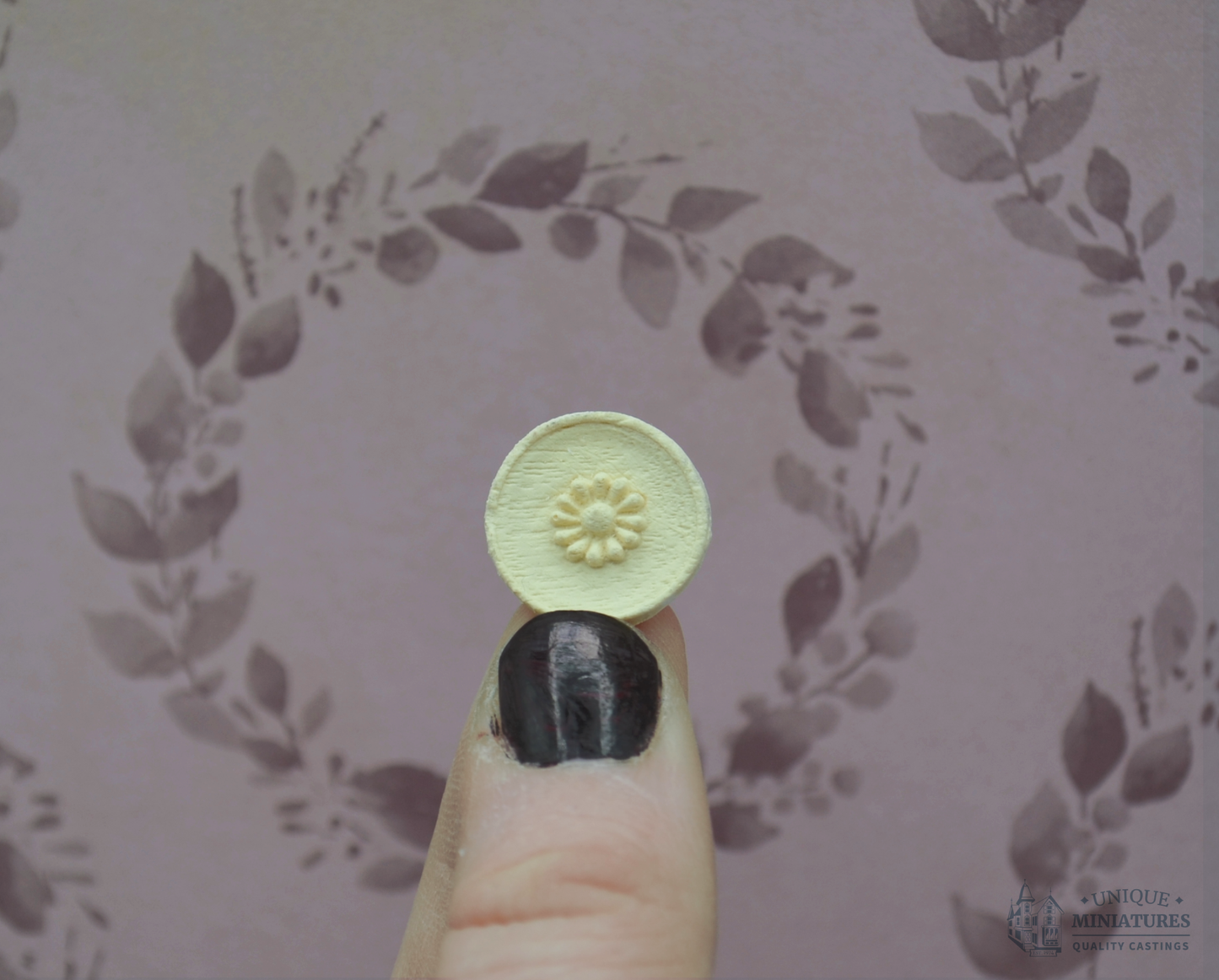 Small Daisy Button Appliqué | Ornamentation for Dollhouse Miniatures | 4 Count