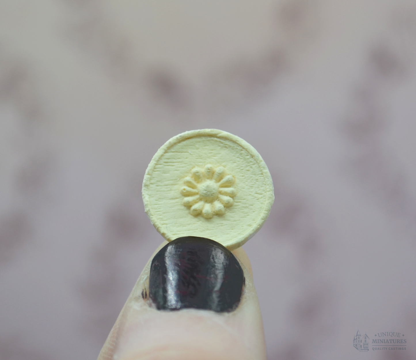 Small Daisy Button Appliqué | Ornamentation for Dollhouse Miniatures | 4 Count