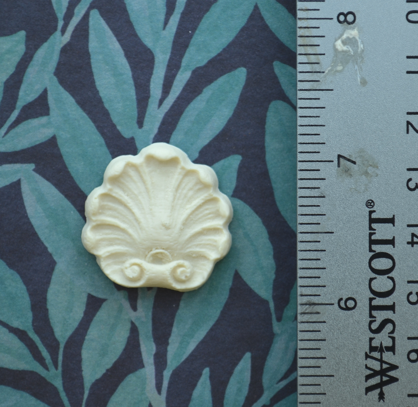 Small Shell Appliqués | Ornamentation for Dollhouse | 4 Count