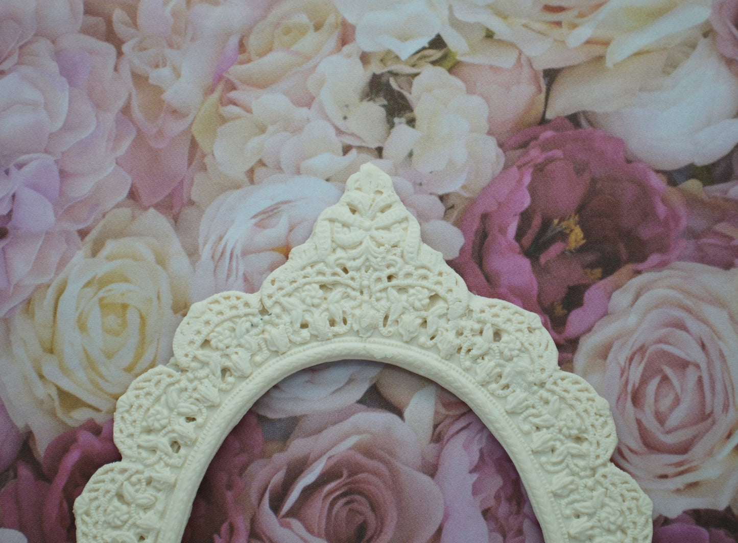 Lacy Oval Ceiling Carving | Ornamentation for Dollhouse Miniatures