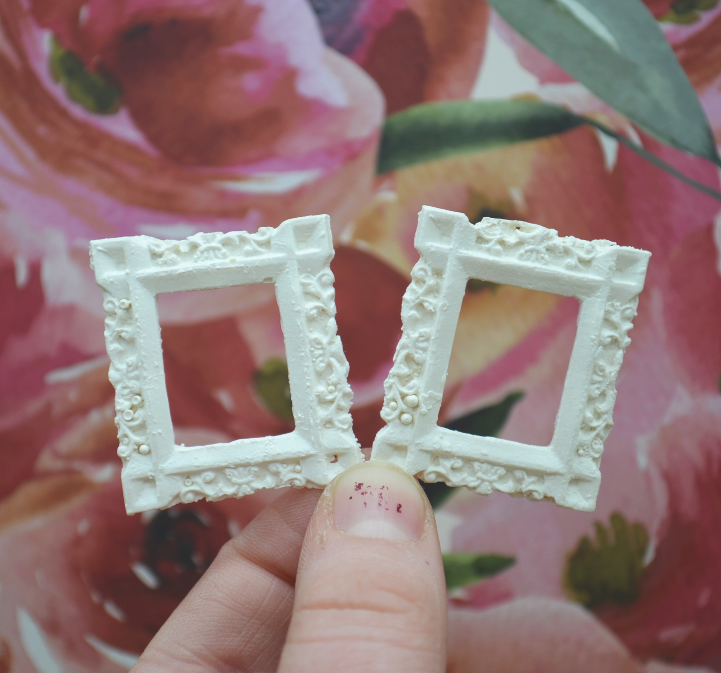 Tiny Vine Frame | Ornamentation for Dollhouse Miniatures | Set of 2